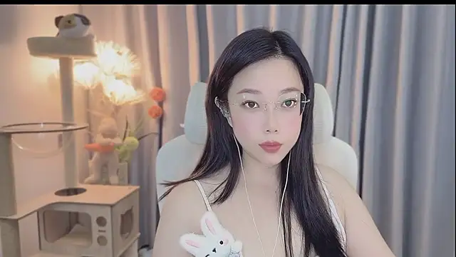 Snapshot of Yumi_yuni chatting on May 2026 03:03:02 PM Yumi yuni online show from May 2026 03:03:02 PM