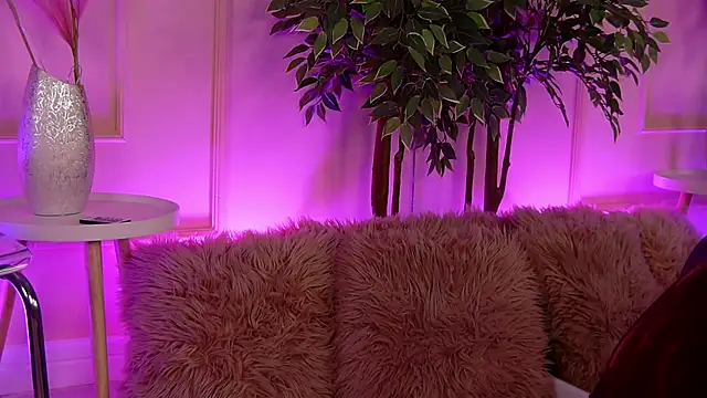 CrystalRedd online show from February 2026 06:04:01 AM