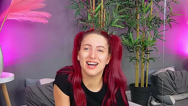 CrystalRedd online show from April 2026 03:57:02 AM