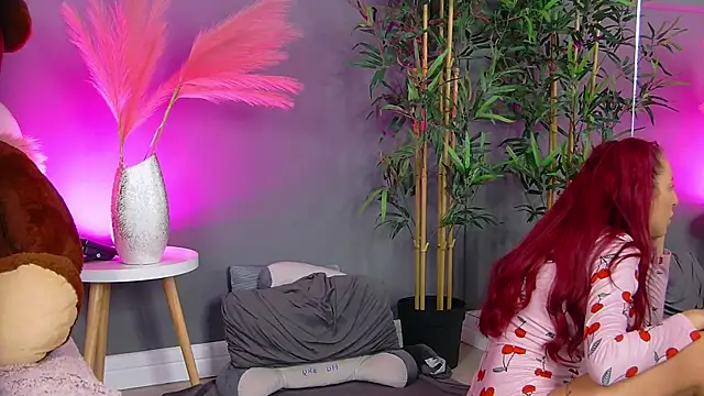 CrystalRedd online show from April 2026 04:30:01 AM