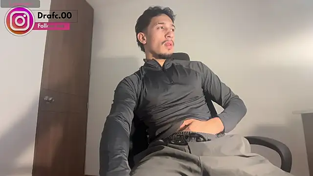 Snapshot of rafael_stone11 chatting on June 2026 01:22:02 AM rafael stone11 online show from June 2026 01:22:02 AM