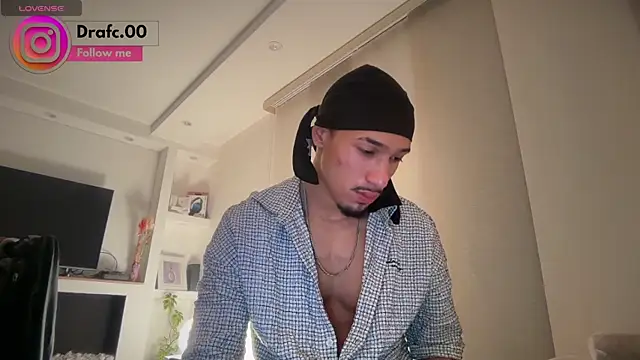 Snapshot of rafael_stone11 chatting on July 2026 05:51:01 AM rafael stone11 online show from July 2026 05:51:01 AM