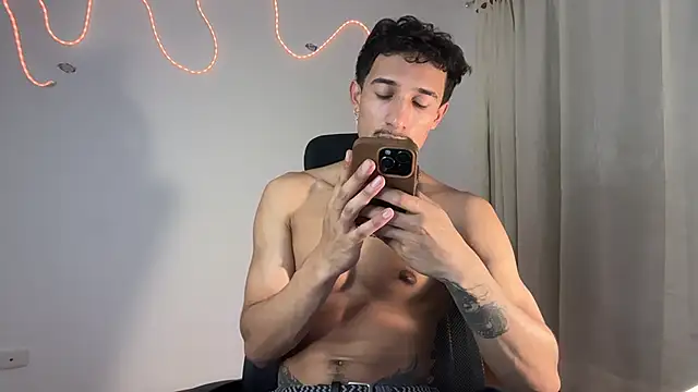 Snapshot of rafael_stone11 chatting on February 2026 12:00:01 AM rafael stone11 online show from February 2026 12:00:01 AM