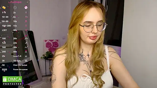 Snapshot of AdeLuna chatting on July 2026 11:11:01 PM AdeLuna online show from July 2026 11:11:01 PM