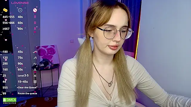 AdeLuna online show from March 2026 09:08:02 PM