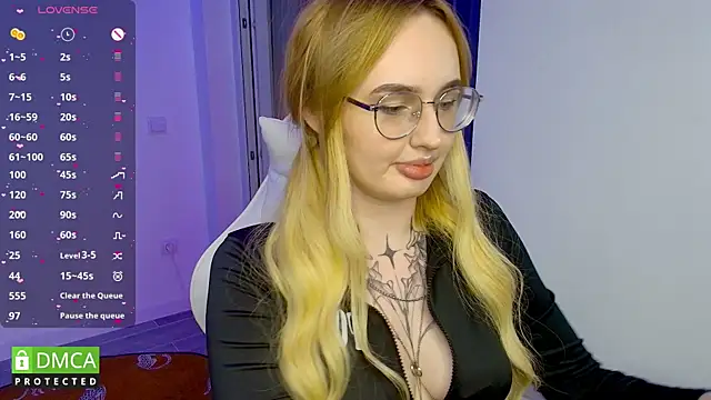 AdeLuna online show from May 2026 09:43:02 PM