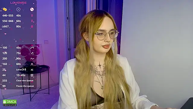 AdeLuna online show from April 2026 09:12:02 PM