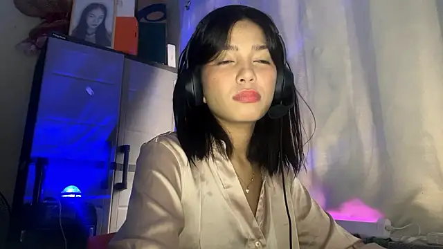 ConstancePorrini online show from February 2026 07:30:02 AM