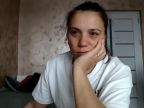 LorraGrey online show from May 2026 06:06:01 AM