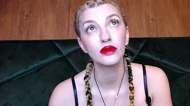 Snapshot of LannaQuinn chatting on February 2026 03:39:01 AM LannaQuinn online show from February 2026 03:39:01 AM