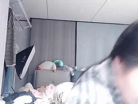 Snapshot of Tsuki-y chatting on February 2026 02:28:02 PM Tsuki-y online show from February 2026 02:28:02 PM