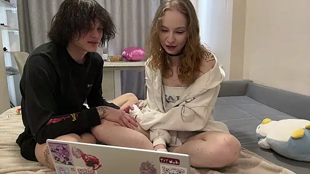 Snapshot of ZettaSewester chatting on February 2026 12:23:02 PM ZettaSewester online show from February 2026 12:23:02 PM