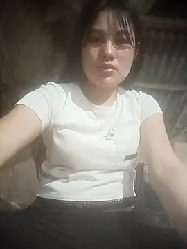 Snapshot of Momo-biki chatting on May 2026 01:25:01 PM Momo-biki online show from May 2026 01:25:01 PM