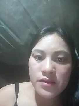 Snapshot of Momo-biki chatting on May 2026 09:24:01 AM Momo-biki online show from May 2026 09:24:01 AM