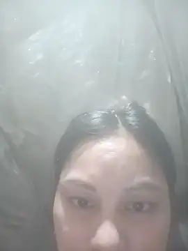 Snapshot of Momo-biki chatting on May 2026 12:20:02 AM Momo-biki online show from May 2026 12:20:02 AM