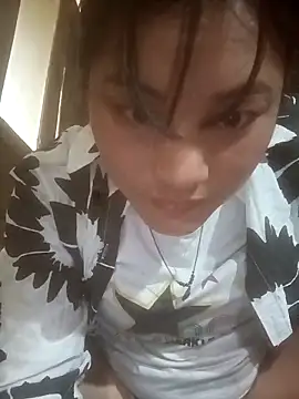 Snapshot of Momo-biki chatting on March 2026 05:15:01 AM Momo-biki online show from March 2026 05:15:01 AM