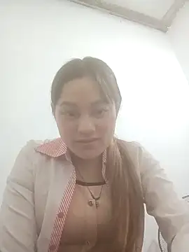 Snapshot of Momo-biki chatting on February 2026 01:28:01 PM Momo-biki online show from February 2026 01:28:01 PM