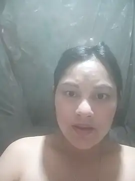 Snapshot of Momo-biki chatting on May 2026 11:36:03 PM Momo-biki online show from May 2026 11:36:03 PM