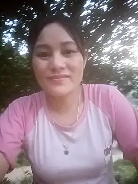 Snapshot of Momo-biki chatting on May 2026 11:53:02 AM Momo-biki online show from May 2026 11:53:02 AM