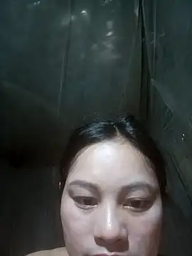 Snapshot of Momo-biki chatting on May 2026 11:14:03 PM Momo-biki online show from May 2026 11:14:03 PM