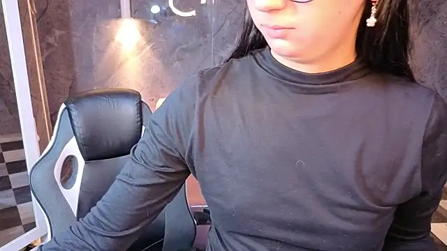 Snapshot of Sophie_jones_b chatting on April 2026 12:23:01 PM Sophie jones b online show from April 2026 12:23:01 PM