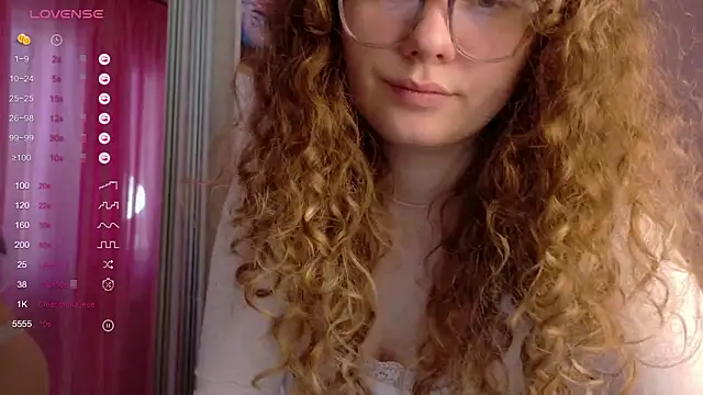 Snapshot of Milounee chatting on February 2026 06:57:01 AM Milounee online show from February 2026 06:57:01 AM