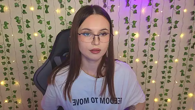 Snapshot of AliceIMonta chatting on February 2026 04:30:01 PM AliceIMonta online show from February 2026 04:30:01 PM