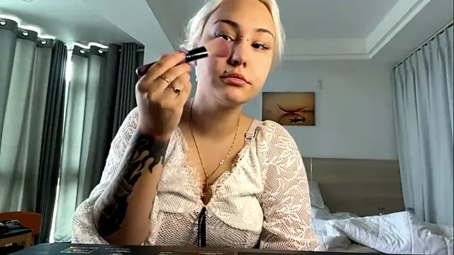 Snapshot of LuxureMia chatting on February 2026 05:38:02 AM LuxureMia online show from February 2026 05:38:02 AM