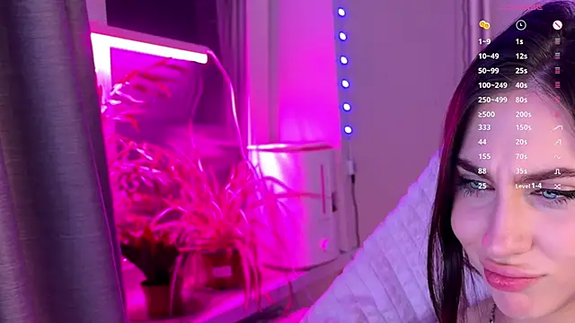 lunawho online show from May 2026 08:01:01 PM