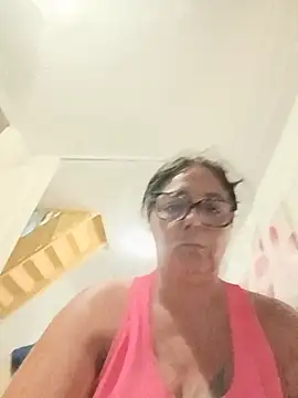 pulpeuse64 online show from May 2026 04:17:01 PM