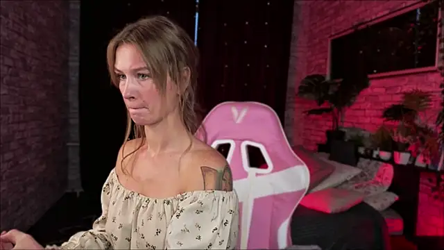 Crystal Kris online show from February 2026 05:58:02 AM