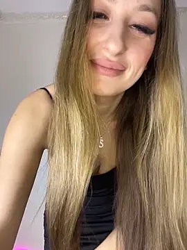 Alyxra online show from April 2026 06:38:01 AM