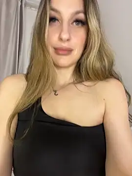 Alyxra online show from April 2026 06:54:01 PM