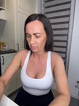 DivineAmely online show from June 2026 07:52:02 PM