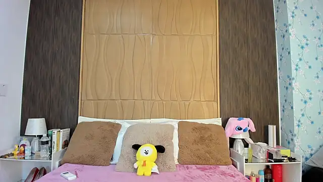 AlisHoward online show from April 2026 07:26:02 PM