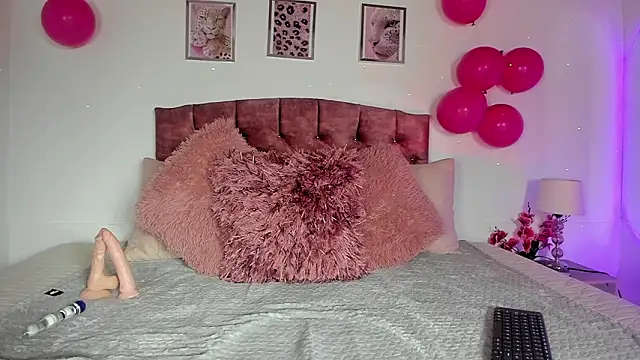 zoe cute2 online show from February 2026 06:19:01 PM