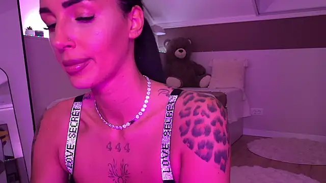 Snapshot of hayleybabe4 chatting on February 2026 10:07:01 PM hayleybabe4 online show from February 2026 10:07:01 PM