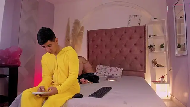 Snapshot of ROUS_AND_ARLEY chatting on February 2026 12:23:02 PM ROUS AND ARLEY online show from February 2026 12:23:02 PM