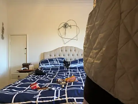 malcolm2334 online show from April 2026 06:12:01 PM