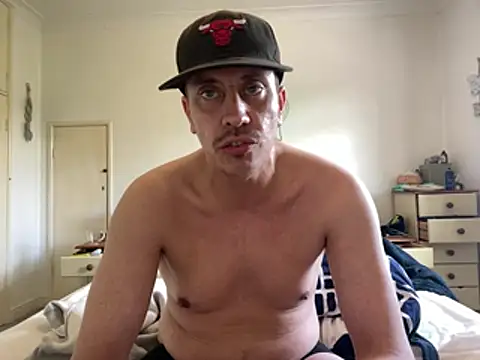 malcolm2334 online show from May 2026 12:20:01 PM