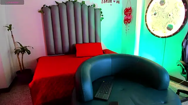 Miaa-Foxx online show from April 2026 07:43:02 PM