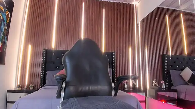 Viannca   online show from April 2026 06:40:02 AM