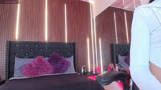 Viannca   online show from March 2026 04:57:01 AM