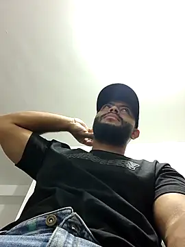 Snapshot of KLEYTON33 chatting on February 2026 05:35:01 AM KLEYTON33 online show from February 2026 05:35:01 AM