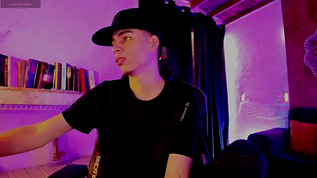 Snapshot of juan_posada chatting on February 2026 05:11:01 PM juan posada online show from February 2026 05:11:01 PM