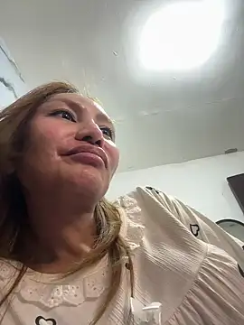 Snapshot of Rhieanne chatting on April 2026 06:48:02 AM Rhieanne online show from April 2026 06:48:02 AM