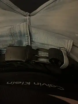 Lessyyy    online show from February 2026 10:50:01 PM