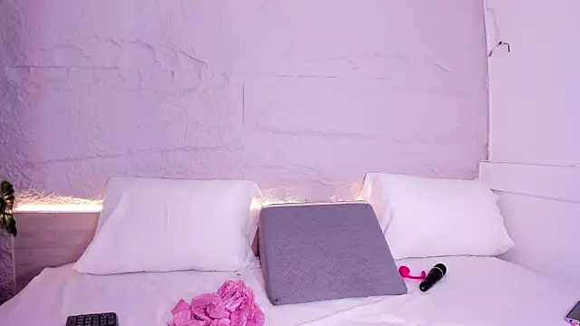 Snapshot of Zafiro11_ chatting on April 2026 12:12:02 PM Zafiro11 online show from April 2026 12:12:02 PM