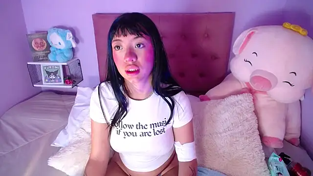 LiaLovet online show from April 2026 05:05:02 PM