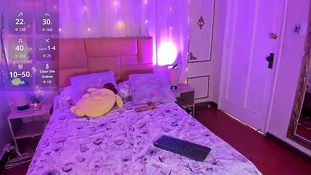 LiaLovet online show from April 2026 01:06:02 PM